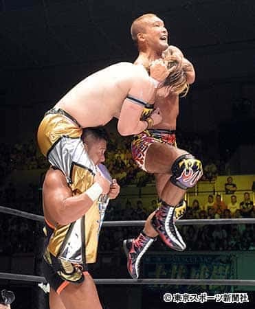 Shingo and Tanaka teaming up against BxB Hulk