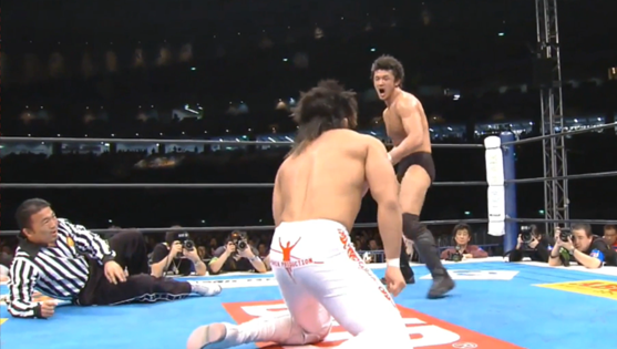 Match footage, with Shibata preparing to kick Tanahashi