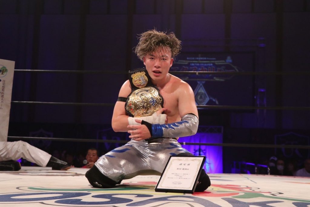 Post match photo of Matsufusa holding his new belt